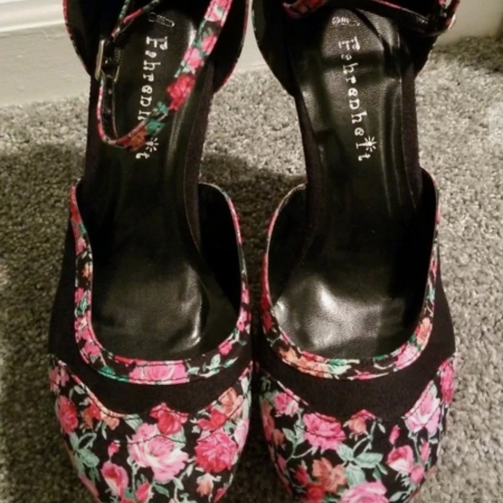 Platforms - Picture 4 of 5